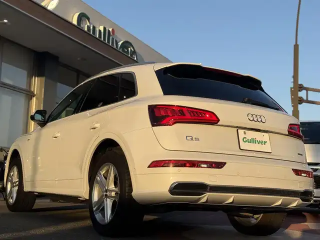 アウディ Ｑ５ 40TDIクワトロ Sライン 香川県 2019(令1)年 5.2万km パール メーカーナビ/フルセグ/全方位カメラ/バーチャルコクピット/ハーフレザーシート/前席パワーシート/全席シートヒーター/純正19インチアルミ/LEDヘッドライト/コーナーセンサー/スマートキー/パーキングアシスト/純正前後ドライブレコーダー/パワーバックドア/インテリジェントグライディング/エフィシェンシアシスト/ビルトインETC2.0