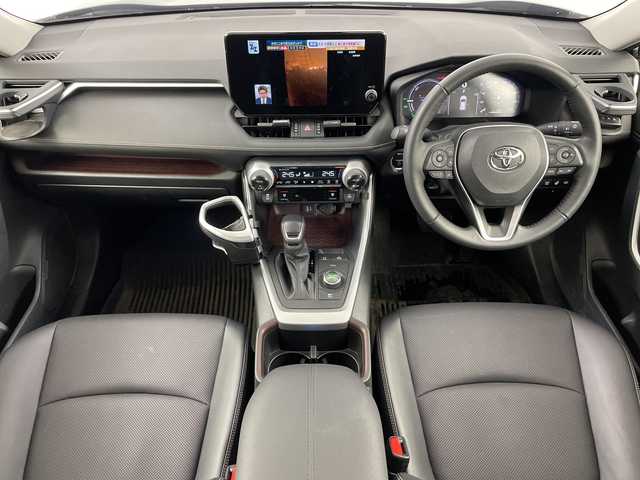 トヨタ ＲＡＶ４ G 道央・札幌 2024(令6)年 1万km グレーメタリック ・4WD/寒冷地仕様/・純正ディスプレイオーディオ/・USB/AppleCarPlay/AndoroidAuto/・Bluetooth接続/・トヨタセーフティセンス/・プリクラッシュセーフティ/・レーダークルーズコントロール/・ブラインドスポットモニター/・パノラミックビューモニター/・パワーバックドア/・デジタルインナーミラー/・ビルトインETC2.0/・ステアリングスイッチ/ヒーター/・レザーシート/パワーシート/・シートポジションメモリー/・シートヒーター/シートベンチレーション/・MTモード付AT/・LEDオートライト/フォグランプ/・オートマチックハイビーム/・AC100V電源