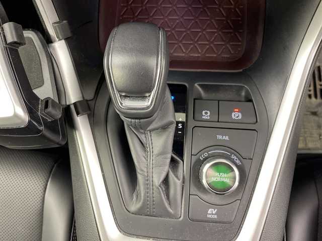 トヨタ ＲＡＶ４ G 道央・札幌 2024(令6)年 1万km グレーメタリック ・4WD/寒冷地仕様/・純正ディスプレイオーディオ/・USB/AppleCarPlay/AndoroidAuto/・Bluetooth接続/・トヨタセーフティセンス/・プリクラッシュセーフティ/・レーダークルーズコントロール/・ブラインドスポットモニター/・パノラミックビューモニター/・パワーバックドア/・デジタルインナーミラー/・ビルトインETC2.0/・ステアリングスイッチ/ヒーター/・レザーシート/パワーシート/・シートポジションメモリー/・シートヒーター/シートベンチレーション/・MTモード付AT/・LEDオートライト/フォグランプ/・オートマチックハイビーム/・AC100V電源