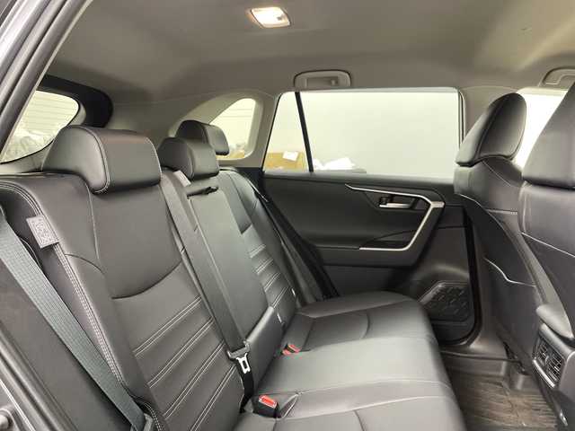 トヨタ ＲＡＶ４ G 道央・札幌 2024(令6)年 1万km グレーメタリック ・4WD/寒冷地仕様/・純正ディスプレイオーディオ/・USB/AppleCarPlay/AndoroidAuto/・Bluetooth接続/・トヨタセーフティセンス/・プリクラッシュセーフティ/・レーダークルーズコントロール/・ブラインドスポットモニター/・パノラミックビューモニター/・パワーバックドア/・デジタルインナーミラー/・ビルトインETC2.0/・ステアリングスイッチ/ヒーター/・レザーシート/パワーシート/・シートポジションメモリー/・シートヒーター/シートベンチレーション/・MTモード付AT/・LEDオートライト/フォグランプ/・オートマチックハイビーム/・AC100V電源