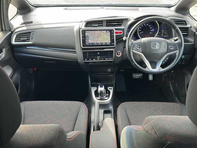 ホンダ フィット ハイブリット Sパッケージ 石川県 2015(平27)年 6.1万km ホワイトオーキッドパール 社外８インチＳＤナビ/フルセグＴＶ/バックカメラ/Ｂｌｕｅｔｏｏｔｈ/ＥＴＣ/プッシュスタート/ＬＥＤライト/オートライト/クルーズコントロール/スペアキー有/純正サイドエアロ/純正アルミホイール/カーテンエアバッグ/リアウィング