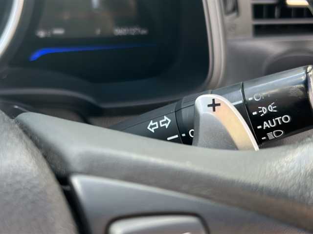 ホンダ フィット ハイブリット Sパッケージ 石川県 2015(平27)年 6.1万km ホワイトオーキッドパール 社外８インチＳＤナビ/フルセグＴＶ/バックカメラ/Ｂｌｕｅｔｏｏｔｈ/ＥＴＣ/プッシュスタート/ＬＥＤライト/オートライト/クルーズコントロール/スペアキー有/純正サイドエアロ/純正アルミホイール/カーテンエアバッグ/リアウィング