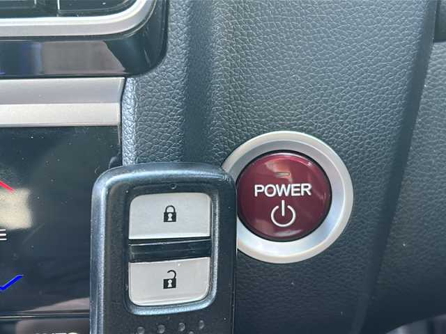 ホンダ フィット ハイブリット Sパッケージ 石川県 2015(平27)年 6.1万km ホワイトオーキッドパール 社外８インチＳＤナビ/フルセグＴＶ/バックカメラ/Ｂｌｕｅｔｏｏｔｈ/ＥＴＣ/プッシュスタート/ＬＥＤライト/オートライト/クルーズコントロール/スペアキー有/純正サイドエアロ/純正アルミホイール/カーテンエアバッグ/リアウィング