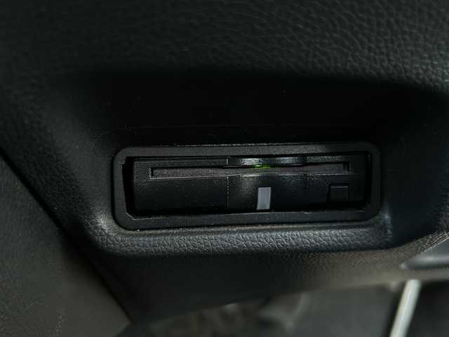 ホンダ フィット ハイブリット Sパッケージ 石川県 2015(平27)年 6.1万km ホワイトオーキッドパール 社外８インチＳＤナビ/フルセグＴＶ/バックカメラ/Ｂｌｕｅｔｏｏｔｈ/ＥＴＣ/プッシュスタート/ＬＥＤライト/オートライト/クルーズコントロール/スペアキー有/純正サイドエアロ/純正アルミホイール/カーテンエアバッグ/リアウィング