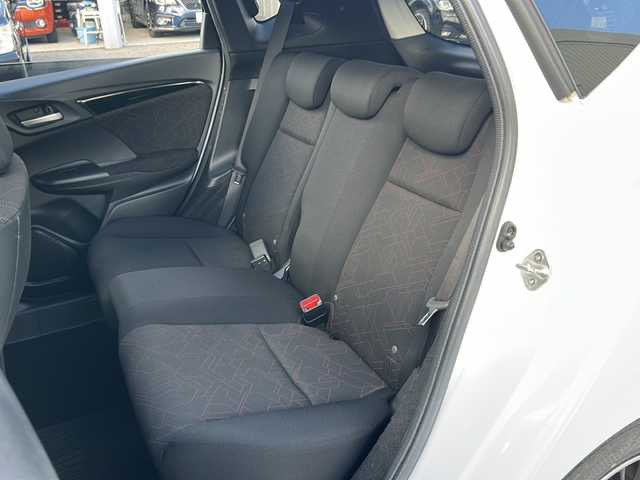 ホンダ フィット ハイブリット Sパッケージ 石川県 2015(平27)年 6.1万km ホワイトオーキッドパール 社外８インチＳＤナビ/フルセグＴＶ/バックカメラ/Ｂｌｕｅｔｏｏｔｈ/ＥＴＣ/プッシュスタート/ＬＥＤライト/オートライト/クルーズコントロール/スペアキー有/純正サイドエアロ/純正アルミホイール/カーテンエアバッグ/リアウィング