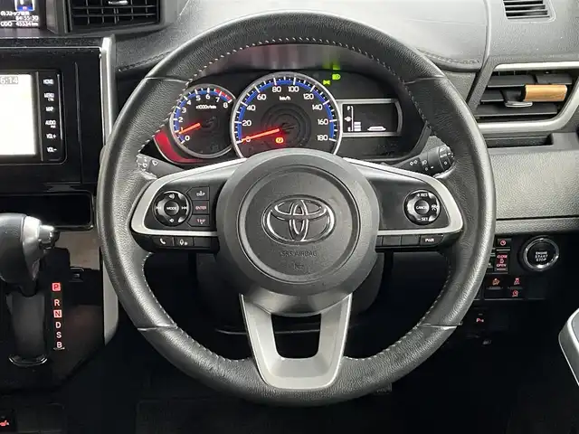 トヨタ ルーミー カスタムG 岡山県 2022(令4)年 4.6万km ブラックマイカメタリック 登録時走行距離45534km/純正SDナビ/(AM/FM/DISC/TV/BT)/衝突被害軽減システム/プッシュパーキング/プッシュブレーキホールド/クルーズコントロール/アイドリングストップ/ビルトインETC/バックカメラ/シートヒーター/クリアランスソナー/オートマチックハイビーム/両側パワースライドドア/プッシュスタート/スマートキー/純正14インチアルミホイール