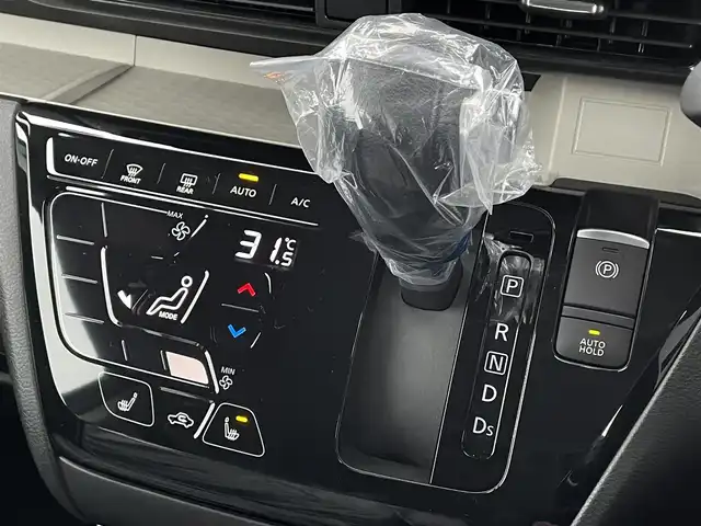 三菱 デリカミニ T プレミアム 道南・函館 2025(令7)年 0.1千km Ｄグリーン /全周囲カメラ//デジタルインナーミラー//ハンドルウォーマー//シートヒーター//両側パワースライドドア//ルーフレール//衝突被害軽減ブレーキ//レーダクルーズコントロール//オートハイビーム//コーナーセンサー