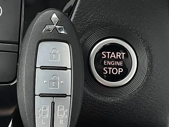 三菱 デリカミニ T プレミアム 道南・函館 2025(令7)年 0.1千km Ｄグリーン /全周囲カメラ//デジタルインナーミラー//ハンドルウォーマー//シートヒーター//両側パワースライドドア//ルーフレール//衝突被害軽減ブレーキ//レーダクルーズコントロール//オートハイビーム//コーナーセンサー