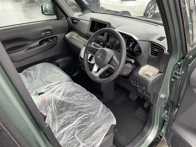 三菱 デリカミニ T プレミアム 道南・函館 2025(令7)年 0.1千km Ｄグリーン /全周囲カメラ//デジタルインナーミラー//ハンドルウォーマー//シートヒーター//両側パワースライドドア//ルーフレール//衝突被害軽減ブレーキ//レーダクルーズコントロール//オートハイビーム//コーナーセンサー