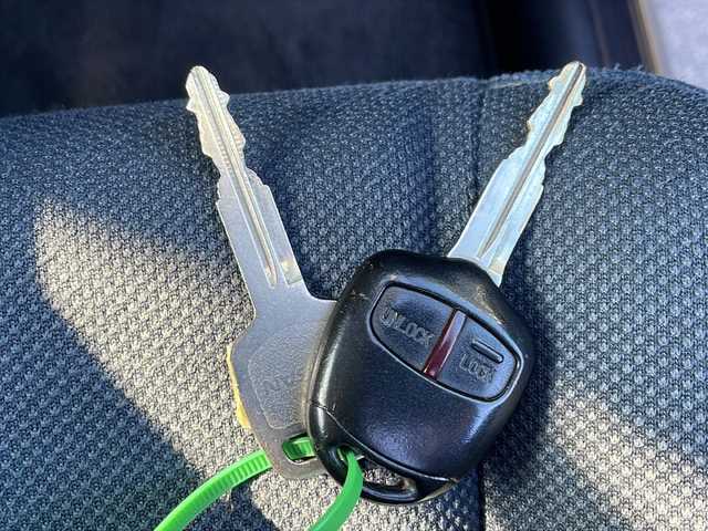 日産 キックス RX 徳島県 2008(平20)年 16.5万km ブラック 社外7型Sナビ　MS108-D/（CD/VTR/iPod/ラジオ/ワンセグ）/ETC/純正15AW/4WD/純正フロアマット/スペアキー/ハロゲンヘッドライト/フォグライト/純正ドアバイザー/電動格納ミラー/運転席シートヒーター/取扱説明書/新車時保証書