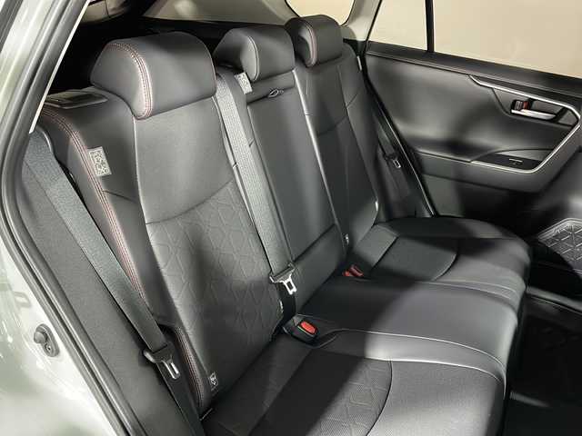 トヨタ ＲＡＶ４ アドベンチャー オフロードPKGⅡ 広島県 2024(令6)年 0.8万km Ｄグリーン 純正10.5型ディスプレイオーディオ/デジタルインナーミラー/バックカメラ/ブラック合皮シート/パワーシート/シートヒーター/ベンチレーション/ステアリングヒーター/マルチテレインセレクト/ダウンヒルアシストコントロール/クリアランスソナー/パーキングサポートブレーキ/ブラインドスポットモニター/セーフティセンス/・プリクラッシュセーフティ/・レーントレーシングアシスト/・オートマチックハイビーム/・レーダークルーズコントロール/・ロードサインアシスト/ルーフレール/LEDヘッドランプ/フロントフォグランプ/純正18インチAW/ETC2.0/USB入力端子