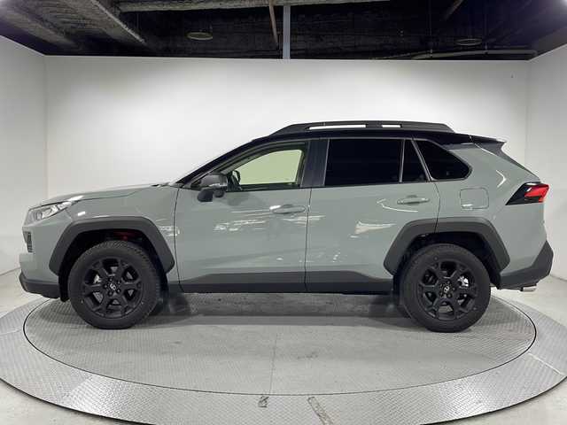 トヨタ ＲＡＶ４ アドベンチャー オフロードPKGⅡ 広島県 2024(令6)年 0.8万km Ｄグリーン 純正10.5型ディスプレイオーディオ/デジタルインナーミラー/バックカメラ/ブラック合皮シート/パワーシート/シートヒーター/ベンチレーション/ステアリングヒーター/マルチテレインセレクト/ダウンヒルアシストコントロール/クリアランスソナー/パーキングサポートブレーキ/ブラインドスポットモニター/セーフティセンス/・プリクラッシュセーフティ/・レーントレーシングアシスト/・オートマチックハイビーム/・レーダークルーズコントロール/・ロードサインアシスト/ルーフレール/LEDヘッドランプ/フロントフォグランプ/純正18インチAW/ETC2.0/USB入力端子