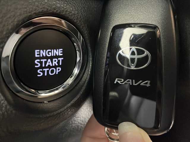 トヨタ ＲＡＶ４ アドベンチャー オフロードPKGⅡ 広島県 2024(令6)年 0.8万km Ｄグリーン 純正10.5型ディスプレイオーディオ/デジタルインナーミラー/バックカメラ/ブラック合皮シート/パワーシート/シートヒーター/ベンチレーション/ステアリングヒーター/マルチテレインセレクト/ダウンヒルアシストコントロール/クリアランスソナー/パーキングサポートブレーキ/ブラインドスポットモニター/セーフティセンス/・プリクラッシュセーフティ/・レーントレーシングアシスト/・オートマチックハイビーム/・レーダークルーズコントロール/・ロードサインアシスト/ルーフレール/LEDヘッドランプ/フロントフォグランプ/純正18インチAW/ETC2.0/USB入力端子