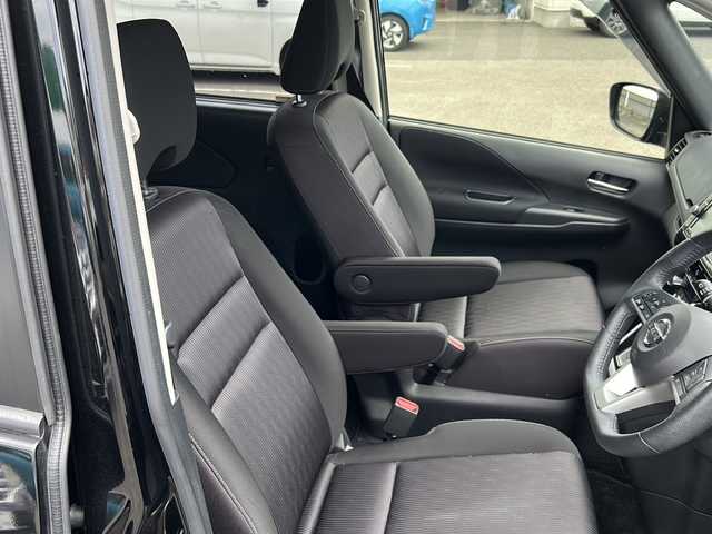 日産 セレナ ハイウェイスターVセレクションⅡ 福島県 2019(令1)年 4.5万km ダイヤモンドブラック 純正9インチナビ/（BT&DVD.CD&FMAMラジオ&フルセグTV）/アラウンドビューカメラ/エマージェンシーブレーキ/クルーズコントロール/ビルトインＥＴＣ/純正16inアルミホイール/オートライト/ＬＥＤライト/フォグランプ/ウィンカーミラー/電動格納ミラー/スマートキー/プッシュスタート/Ｗ＋サイドエアバッグ/横滑り防止装置/ＡＢＳ/ドアバイザー/純正フロアマット/保証書/取扱説明書/3列目シート/インテリジェントパーキングアシスト/前後ドライブレコーダー/アイドリングストップ/両側パワースライドドア/ステアリングスイッチ/電源ソケット