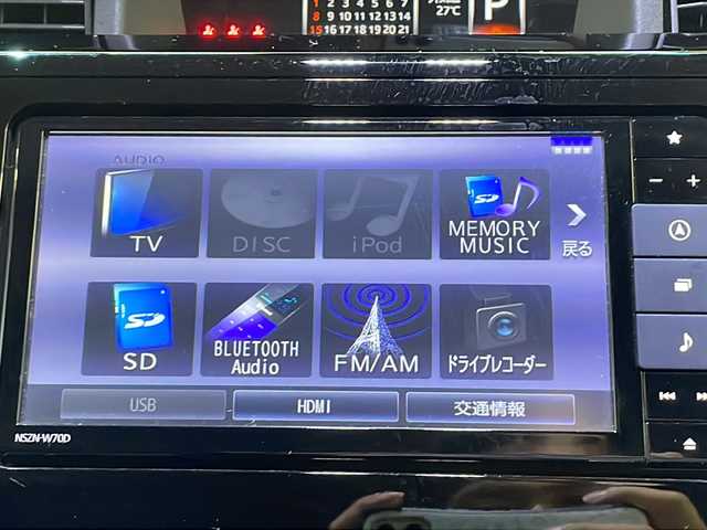 ダイハツ トール カスタムG リミテッドⅡ SAⅢ 高知県 2020(令2)年 5.4万km パールホワイトⅢ ワンオーナー/純正ナビ/(Bluetooth/CD/SD/DVD/USB/フルセグ)/ビルトインETC/アラウンドビューモニター/前方ドライブレコーダー/クルーズコントロール/両側パワースライドドア/純正14インチアルミホイール/シートヒーター/オートライト/オートマチックハイビーム/LEDヘッドライト/フォグランプ/プッシュスタート/スマートキー/保証書/アイドリングストップ/純正フロアマット/ウォークスルー/横滑り防止装置/衝突被害軽減ブレーキ/リアロールサンシェード/オートリトラクタブルミラー