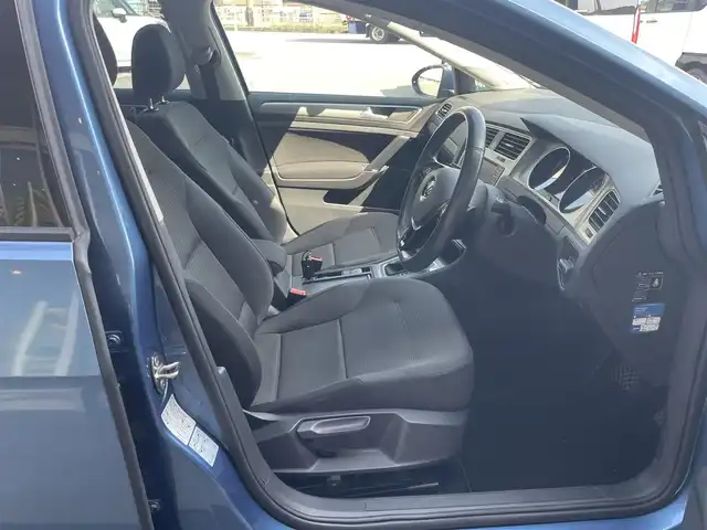 フォルクスワーゲン ゴルフ TSI コンフォートライン プレミアムED 愛知県 2015(平27)年 6.9万km 青Ｍ ワンオーナー　/DiscoverPro  /フルセグ　/ビルトインETC /バックカメラ　/ステアリングスイッチ　/ドライブレコーダー　/アダプティブクルーズコントロール　/HIDヘッド　/パドルシフト　/スマートエントリー　/プッシュスタート　/オートライト　/保証書　/説明書　