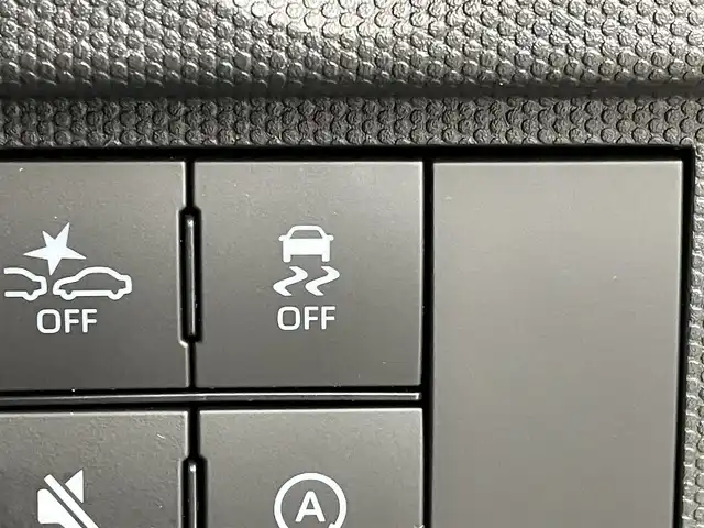 ダイハツ タフト G ダーククロムベンチャー 群馬県 2025(令7)年 0.1千km サンドベージュメタリック 届出済未使用車/ガラスルーフ/スマートアシスト/衝突回避支援ブレーキ/衝突警報機能/ブレーキ制御付誤発信抑制機能/車線逸脱抑制制御機能/車線逸脱警報機能/先行車発信お知らせ機能/ふらつき警報/標識認識機能/サイドビューランプ/コーナーセンサー/路側逸脱警報機能/全車速追従機能付きアダプティブクルーズコントロール/シートヒーター（D/N）/電動サイドブレーキ/ブレーキオートホールド/ステアリングスイッチ/革巻きステアリング/電動格納ミラー/2.1A USB/プッシュスタートボタン/アイドリングストップ/シートリフター/スマートキー/スペアキー（1本）/オートライト/LED/フォグ/純正15インチAW