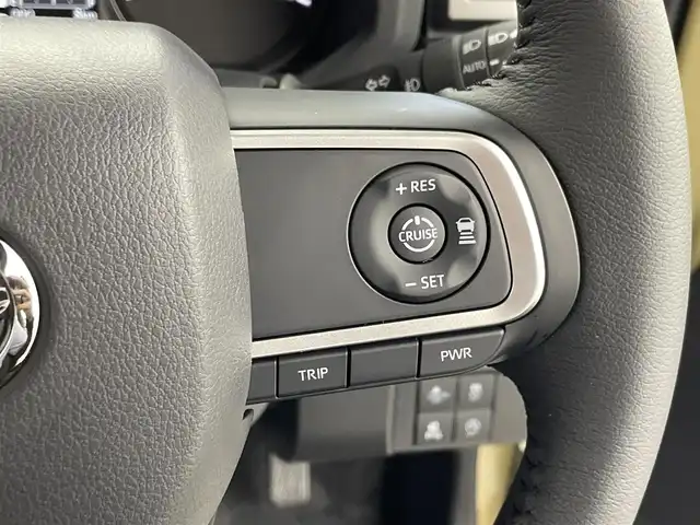 ダイハツ タフト G ダーククロムベンチャー 群馬県 2025(令7)年 0.1千km サンドベージュメタリック 届出済未使用車/ガラスルーフ/スマートアシスト/衝突回避支援ブレーキ/衝突警報機能/ブレーキ制御付誤発信抑制機能/車線逸脱抑制制御機能/車線逸脱警報機能/先行車発信お知らせ機能/ふらつき警報/標識認識機能/サイドビューランプ/コーナーセンサー/路側逸脱警報機能/全車速追従機能付きアダプティブクルーズコントロール/シートヒーター（D/N）/電動サイドブレーキ/ブレーキオートホールド/ステアリングスイッチ/革巻きステアリング/電動格納ミラー/2.1A USB/プッシュスタートボタン/アイドリングストップ/シートリフター/スマートキー/スペアキー（1本）/オートライト/LED/フォグ/純正15インチAW