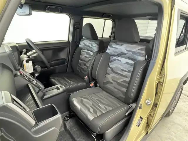 ダイハツ タフト G ダーククロムベンチャー 群馬県 2025(令7)年 0.1千km サンドベージュメタリック 届出済未使用車/ガラスルーフ/スマートアシスト/衝突回避支援ブレーキ/衝突警報機能/ブレーキ制御付誤発信抑制機能/車線逸脱抑制制御機能/車線逸脱警報機能/先行車発信お知らせ機能/ふらつき警報/標識認識機能/サイドビューランプ/コーナーセンサー/路側逸脱警報機能/全車速追従機能付きアダプティブクルーズコントロール/シートヒーター（D/N）/電動サイドブレーキ/ブレーキオートホールド/ステアリングスイッチ/革巻きステアリング/電動格納ミラー/2.1A USB/プッシュスタートボタン/アイドリングストップ/シートリフター/スマートキー/スペアキー（1本）/オートライト/LED/フォグ/純正15インチAW