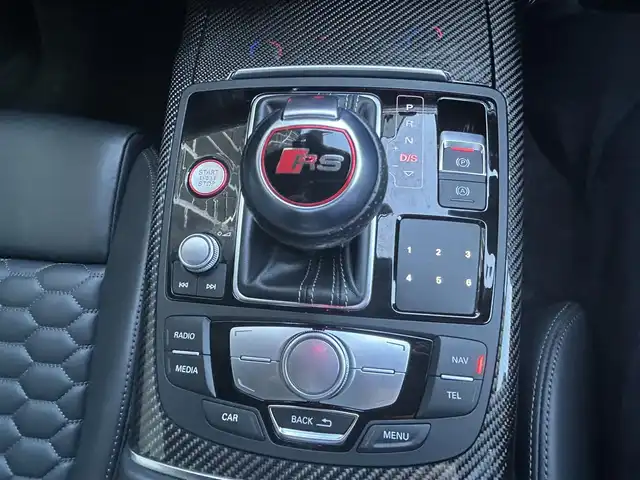 アウディ ＲＳ６ アバント パフォーマンス 茨城県 2016(平28)年 4.7万km 黒 ナイトビジョンパッケージ/純正ナビ/（AM.FM.CD.DVD.BT）/フルセグTV/360°カメラ/ETC/ACC/LKA/BSM/HUD/パノラマSR/黒革シート/BOSEサウンド/D/N席パワーシート/D/N席シートヒーター/パワーバックドア