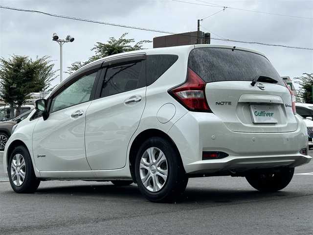 日産 ノート e－パワー X 愛媛県 2016(平28)年 8.8万km ブリリアントホワイトパール 純正ナビ（Bluetooth/フルセグTV/DVD再生）/ETC/アラウンドビューモニター/前方ドライブレコーダー/純正フロアマット/USB入力端子/前後コーナーセンサー/LEDヘッドライト/フォグランプ/スマートキー/ABS/横滑り防止装置/レーンキープアシスト/盗難防止装置/衝突被害軽減システム