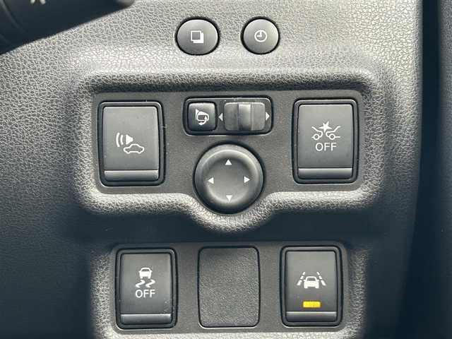 日産 ノート e－パワー X 愛媛県 2016(平28)年 8.8万km ブリリアントホワイトパール 純正ナビ（Bluetooth/フルセグTV/DVD再生）/ETC/アラウンドビューモニター/前方ドライブレコーダー/純正フロアマット/USB入力端子/前後コーナーセンサー/LEDヘッドライト/フォグランプ/スマートキー/ABS/横滑り防止装置/レーンキープアシスト/盗難防止装置/衝突被害軽減システム