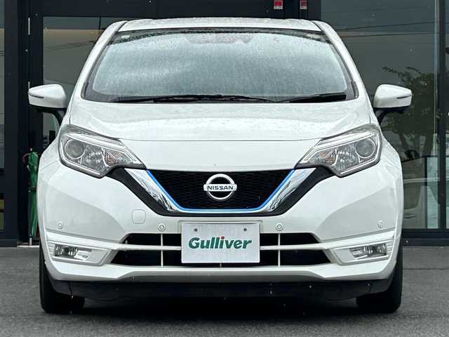 日産 ノート e－パワー X 愛媛県 2016(平28)年 8.8万km ブリリアントホワイトパール 純正ナビ（Bluetooth/フルセグTV/DVD再生）/ETC/アラウンドビューモニター/前方ドライブレコーダー/純正フロアマット/USB入力端子/前後コーナーセンサー/LEDヘッドライト/フォグランプ/スマートキー/ABS/横滑り防止装置/レーンキープアシスト/盗難防止装置/衝突被害軽減システム