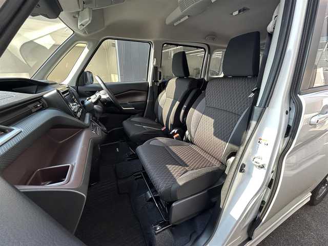 スズキ ソリオ バンディット HV MV 滋賀県 2023(令5)年 4万km ピュアホワイトP 社外7インチナビ/【Bluetooth/CD/DVD/USB】/レーダークルコン /両側パワースライドドア/衝突軽減ブレーキ/リアソナー /レーンキープアシスト/ヘッドアップディスプレイ/D/N席シートヒーター/ETC/前方ドライブレコーダー/プッシュスタート/スマートキー/ステアリングリモコン