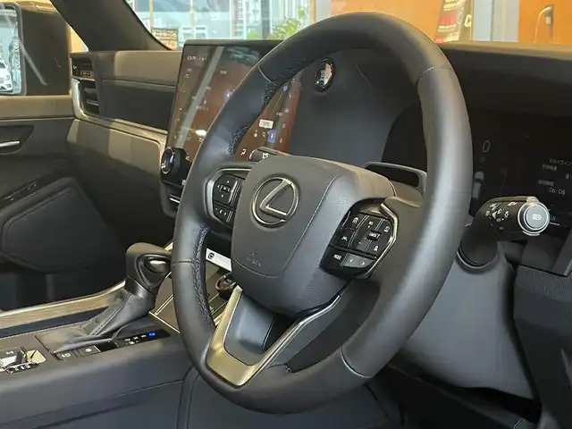 レクサス ＧＸ 550 バージョンL 宮城県 2025(令7)年 0.1千km マーキュリーグレーマイカ 〇純正14インチディスプレイオーディオプラス/〇フルセグTV/〇ビルトインETC2.0/〇ドライブレコーダー/〇レーダークルーズコントロール/〇プリクラッシュセーフティ/〇レーントレーシングアシスト/〇フロントクロストラフィックアラート/〇ドライバーモニター連携/〇発進遅れ告知機能/〇ドライバー異常時対応システム/〇プロアクティブドライビングアシスト/〇レーンディバーチャアラート/〇緊急時操舵支援/〇レーンチェンジアシスト/〇ロードサインアシスト/〇パノラミックビューモニター/〇ブラインドスポットモニター/〇パーキングサポートブレーキ/〇LEDヘッドランプ/〇LEDフロントフォグランプ/〇ムーンルーフ/〇純正22インチアルミ/〇自動防眩インナーミラー/〇革巻きステアリングホイール/〇パドルシフト/〇セミアリン革シート(前席)/〇フロントリフレッシュシート/〇パワーシート/〇シートヒーター/〇シートベンチレーション/〇電動サイドステップ