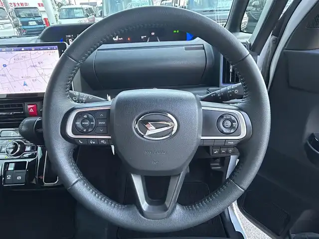 ダイハツ タント カスタム RS 静岡県 2022(令4)年 1.6万km シャイニングホワイトパール SDナビ（フルセグTV、BT接続、CDチェンジャー、DVD再生機能）/全方位カメラ/クルーズコントロール（追従走行：有）/ドライブレコーダー/純正フロアマット/前後コーナーセンサー/LEDヘッドライト/D+N席シートヒーター/純正フロアマット/純正アルミホイール/ベンチシート/両側パワースライドドア/ABS/横滑り防止装置/レーンキープアシスト/盗難防止装置/オートライト/オートマチックハイビーム/W+サイドエアバッグ/カーテンエアバッグ/衝突軽減システム