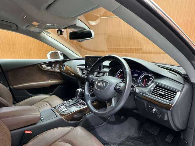 アウディ Ａ７ SB 3．0 TFSI クワトロ 千葉県 2016(平28)年 4.8万km 白 フロントコンフォートパッケージ　/マトリクスLED　/純正ナビ　/バックカメラ/ACC　/茶革　/シートヒーター　/ベンチレーション　/BOSEサウンド　/LEDヘッドライト　/オートライト　/電動リアゲート　/PDC　/ドライブレコーダー　/ETC