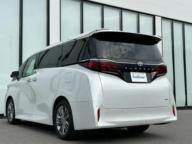 トヨタ アルファードハイブリット Z 大阪府 2024(令6)年 3.2万km プラチナホワイトパールマイカ トヨタセーフティセンス/純正14インチディスプレイオーディオPlus　　　（AppleCarPlay/AndroidAuto/HDMI/USB/Bluetooth/フルセグTV）　/エグゼクティブパワーシート/（合皮シート/シートヒーター/ベンチレーション）/パノラミックビューモニター　/両側パワースライドドア　/左右独立ムーンルーフ /シーケンシャルターンランプ /純正12.1インチ後席モニター /ステアリングヒーター/ワイヤレス充電/前後ドライブレコーダー/デジタルインナーミラー/ブラインドスポットミラー/ヘッドアップディスプレイ/ビルトインETC2.0/三眼LEDヘッドライト/LEDフォグランプ/パワーバックドア/レーダークルーズコントロール/後席オートサンシェード/純正18インチアルミホイール/純正フロアマット