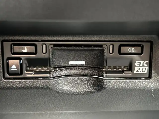 トヨタ アルファードハイブリット Z 大阪府 2024(令6)年 3.2万km プラチナホワイトパールマイカ トヨタセーフティセンス/純正14インチディスプレイオーディオPlus　　　（AppleCarPlay/AndroidAuto/HDMI/USB/Bluetooth/フルセグTV）　/エグゼクティブパワーシート/（合皮シート/シートヒーター/ベンチレーション）/パノラミックビューモニター　/両側パワースライドドア　/左右独立ムーンルーフ /シーケンシャルターンランプ /純正12.1インチ後席モニター /ステアリングヒーター/ワイヤレス充電/前後ドライブレコーダー/デジタルインナーミラー/ブラインドスポットミラー/ヘッドアップディスプレイ/ビルトインETC2.0/三眼LEDヘッドライト/LEDフォグランプ/パワーバックドア/レーダークルーズコントロール/後席オートサンシェード/純正18インチアルミホイール/純正フロアマット