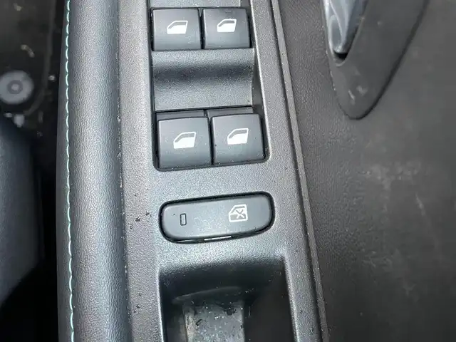 プジョー ２０８ スタイル 道央・札幌 2020(令2)年 5万km ビアンカホワイト ワンオーナー/純正ディスプレイオーディオ(FM、AM、BT、USB)/全方位カメラ/アダプティブクルーズコントロール/コーナーセンサー(F/R)/レーンキープアシスト/パドルシフト/社外ドライブレコーダー(F/R)/オートライト/置くだけ充電/純正16インチAW(スタッドレス)/夏タイヤ積込(純正16インチAW)/プッシュスタート/スマートキー/ETC/スペアキー×1