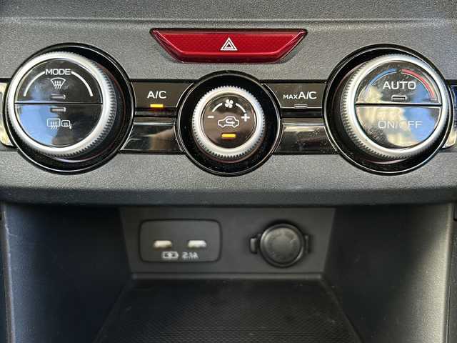 スバル インプレッサ ＸＶ 1．6i－L アイサイト 岐阜県 2019(令1)年 6万km クールグレーカーキ 登録時走行距離59569km/純正８型ナビ/フルセグＴＶ/バック、サイドカメラ/４ＷＤ/ＭＴ付きＡＴ/パドルシフト/クルーズコントロール/ドライブレコーダー/ドアバイザー/純正フロアマット/純正アルミホイール/ＵＳＢ/スマートキー/スペアキー/ABS/横滑り防止装置/コーナーセンサー/レーンキープアシスト/盗難防止装置/オートライト/オートマチックハイビーム/LEDヘッドライト/エアバッグ/衝突被害軽減システム