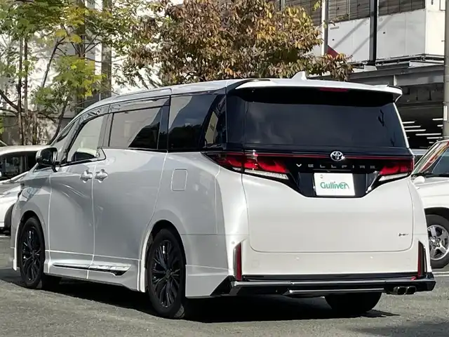 トヨタ ヴェルファイア ハイブリット Z プレミア 熊本県 2024(令6)年 1.1万km プラチナホワイトパールマイカ モデリスタエアロ/ワンオーナー/左右独立ムーンルーフ/革シート/プッシュスタート/純正ナビ/全方位カメラ/ビルトインETC/純正フリップダウンモニター/純正19インチAW/両側パワースライドドア/パワーバックドア/レーダークルーズ/パドルシフト/1列目・2列目パワーシート・右前席シートメモリー/1列目・2列目シートヒーター・エアーシート/ステアリングヒーター/LEDヘッドライト/オートライト/フォグライト/前後コーナーセンサー/横滑り防止装置/ウィンカーミラー/純正フロアマット/純正ドアバイザー/新車保証書/取扱説明書/スマートスペアキー×1本