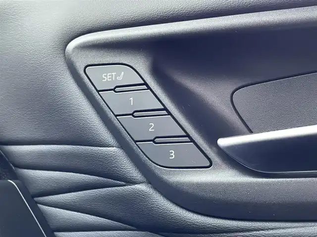 トヨタ ヴェルファイア ハイブリット Z プレミア 熊本県 2024(令6)年 1.1万km プラチナホワイトパールマイカ モデリスタエアロ/ワンオーナー/左右独立ムーンルーフ/革シート/プッシュスタート/純正ナビ/全方位カメラ/ビルトインETC/純正フリップダウンモニター/純正19インチAW/両側パワースライドドア/パワーバックドア/レーダークルーズ/パドルシフト/1列目・2列目パワーシート・右前席シートメモリー/1列目・2列目シートヒーター・エアーシート/ステアリングヒーター/LEDヘッドライト/オートライト/フォグライト/前後コーナーセンサー/横滑り防止装置/ウィンカーミラー/純正フロアマット/純正ドアバイザー/新車保証書/取扱説明書/スマートスペアキー×1本