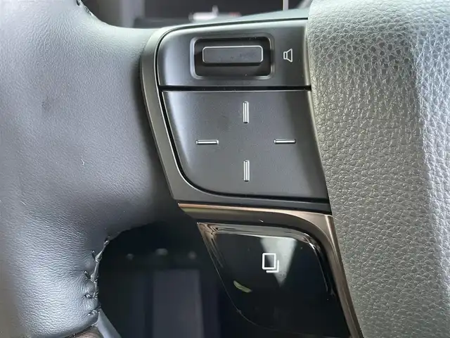 トヨタ ヴェルファイア ハイブリット Z プレミア 熊本県 2024(令6)年 1.1万km プラチナホワイトパールマイカ モデリスタエアロ/ワンオーナー/左右独立ムーンルーフ/革シート/プッシュスタート/純正ナビ/全方位カメラ/ビルトインETC/純正フリップダウンモニター/純正19インチAW/両側パワースライドドア/パワーバックドア/レーダークルーズ/パドルシフト/1列目・2列目パワーシート・右前席シートメモリー/1列目・2列目シートヒーター・エアーシート/ステアリングヒーター/LEDヘッドライト/オートライト/フォグライト/前後コーナーセンサー/横滑り防止装置/ウィンカーミラー/純正フロアマット/純正ドアバイザー/新車保証書/取扱説明書/スマートスペアキー×1本