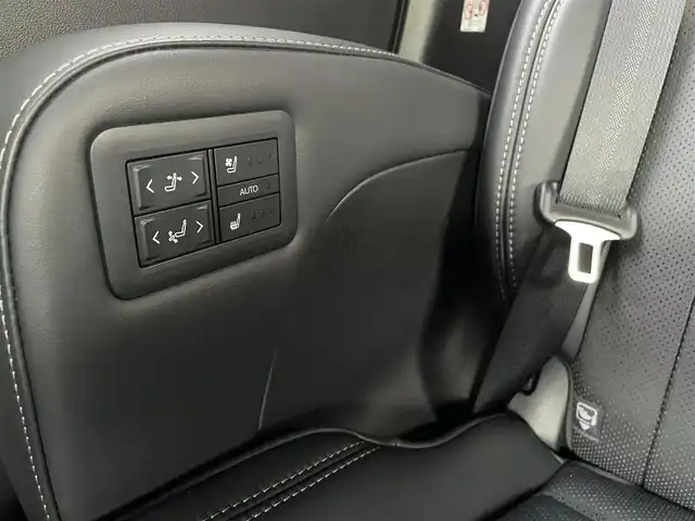 トヨタ ヴェルファイア ハイブリット Z プレミア 熊本県 2024(令6)年 1.1万km プラチナホワイトパールマイカ モデリスタエアロ/ワンオーナー/左右独立ムーンルーフ/革シート/プッシュスタート/純正ナビ/全方位カメラ/ビルトインETC/純正フリップダウンモニター/純正19インチAW/両側パワースライドドア/パワーバックドア/レーダークルーズ/パドルシフト/1列目・2列目パワーシート・右前席シートメモリー/1列目・2列目シートヒーター・エアーシート/ステアリングヒーター/LEDヘッドライト/オートライト/フォグライト/前後コーナーセンサー/横滑り防止装置/ウィンカーミラー/純正フロアマット/純正ドアバイザー/新車保証書/取扱説明書/スマートスペアキー×1本