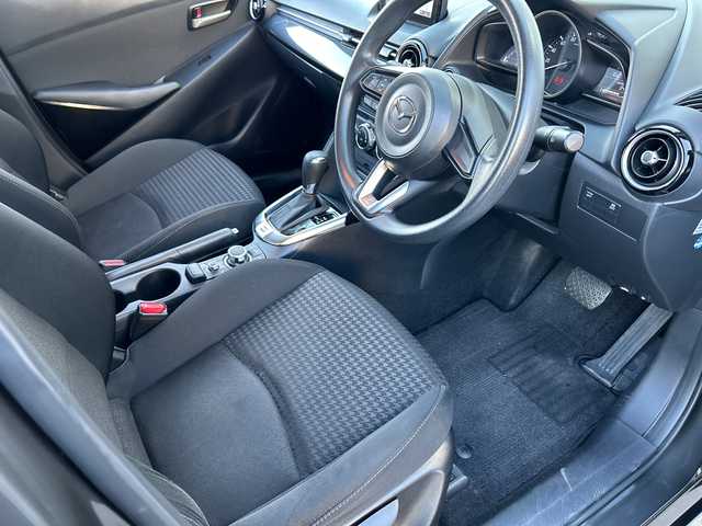 マツダ デミオ 13S 愛媛県 2017(平29)年 3.7万km マシーングレープレミアムM 純正ナビ　/Ｂｌｕｅｔｏｏｔｈ　/バックカメラ　/ドライブレコーダー　/ブラインドスポットモニター　/オートＬＥＤライト　/シートヒーター　/ステアリングスイッチ　/スマートキー　/スペアキー/ＥＴＣ　/純正フロアマット