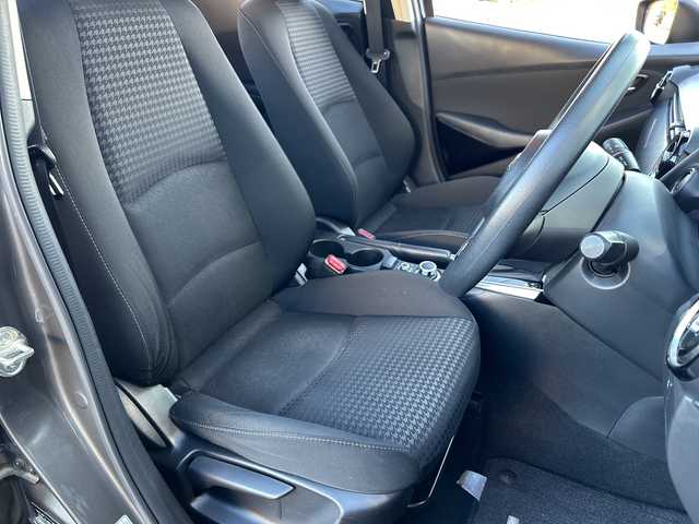 マツダ デミオ 13S 愛媛県 2017(平29)年 3.7万km マシーングレープレミアムM 純正ナビ　/Ｂｌｕｅｔｏｏｔｈ　/バックカメラ　/ドライブレコーダー　/ブラインドスポットモニター　/オートＬＥＤライト　/シートヒーター　/ステアリングスイッチ　/スマートキー　/スペアキー/ＥＴＣ　/純正フロアマット