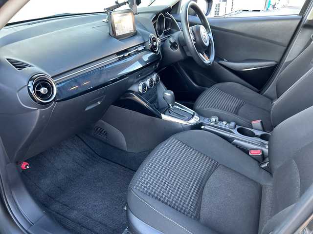 マツダ デミオ 13S 愛媛県 2017(平29)年 3.7万km マシーングレープレミアムM 純正ナビ　/Ｂｌｕｅｔｏｏｔｈ　/バックカメラ　/ドライブレコーダー　/ブラインドスポットモニター　/オートＬＥＤライト　/シートヒーター　/ステアリングスイッチ　/スマートキー　/スペアキー/ＥＴＣ　/純正フロアマット