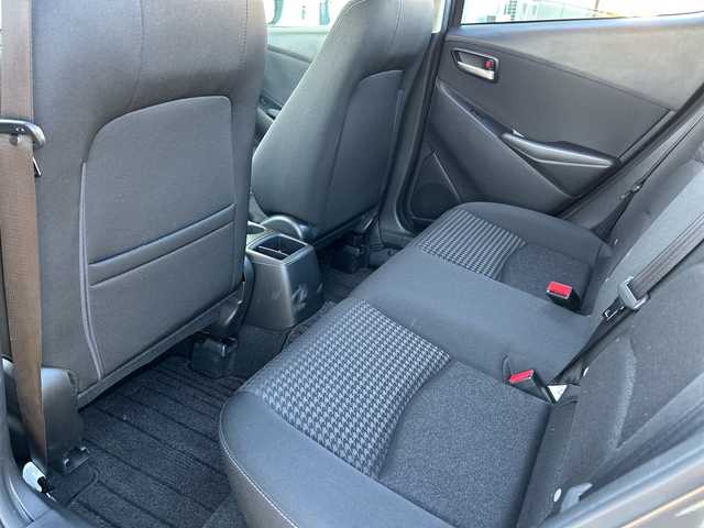 マツダ デミオ 13S 愛媛県 2017(平29)年 3.7万km マシーングレープレミアムM 純正ナビ　/Ｂｌｕｅｔｏｏｔｈ　/バックカメラ　/ドライブレコーダー　/ブラインドスポットモニター　/オートＬＥＤライト　/シートヒーター　/ステアリングスイッチ　/スマートキー　/スペアキー/ＥＴＣ　/純正フロアマット