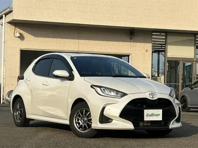 トヨタ ヤリス Z 宮城県 2021(令3)年 1.5万km ホワイトパールクリスタルシャイン /ワンオーナー//ＬＣＣ//前後ドラレコ//ディスプレオーディオ/(BT、ラジオ、USB)//シートヒーター/（運転席、助手席）//純正ホイールカバー夏タイヤ/(185/60R15)//社外アルミ冬タイヤ/(175/70R14)//スペアキー×１//プッシュスタートボタン//バックカメラ//オートライト//オートハイビーム//コーナーセンサー//車線逸脱防止システム//ドライブモード//横滑り防止切り替え