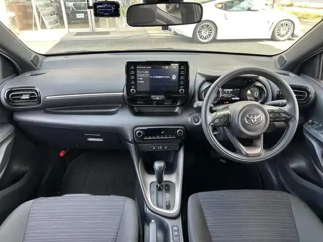 トヨタ ヤリス Z 宮城県 2021(令3)年 1.5万km ホワイトパールクリスタルシャイン /ワンオーナー//ＬＣＣ//前後ドラレコ//ディスプレオーディオ/(BT、ラジオ、USB)//シートヒーター/（運転席、助手席）//純正ホイールカバー夏タイヤ/(185/60R15)//社外アルミ冬タイヤ/(175/70R14)//スペアキー×１//プッシュスタートボタン//バックカメラ//オートライト//オートハイビーム//コーナーセンサー//車線逸脱防止システム//ドライブモード//横滑り防止切り替え