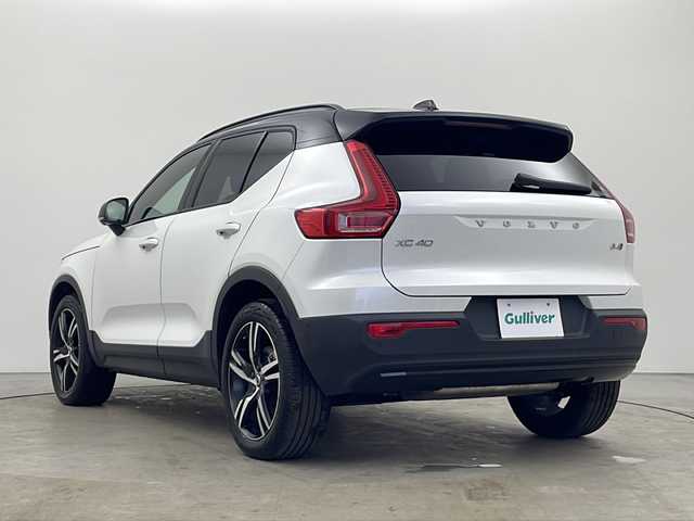 ボルボ ＸＣ４０ B4 AWD Rデザイン 秋田県 2020(令2)年 2.9万km クリスタルホワイトP 4WD/純正ナビ/（FM/フルセグTV/Bluetooth）/全方位カメラ/ハーフレザーシート/ルーフレール/レーンキープアシスト/レーダークルーズコントロール/ブラインドスポットモニター/コーナーセンサー（前後）/コーナリングライト/アクティブ・ベンディング・ライト/ロードサインインフォメーション/ハーマンカードンスピーカー/衝突軽減装置/自動駐車システム/自動発射システム/ビルトインETC/ドライブレコーダー（前後）/全席シートヒーター/前席パワーシート/D席シートメモリー/パワーリアゲート/LEDライト/フォグランプ/オートライト/オートマチックハイビーム/電動格納ミラー/スマートキー/プッシュスタート/純正フロアマット/純正アルミホイール