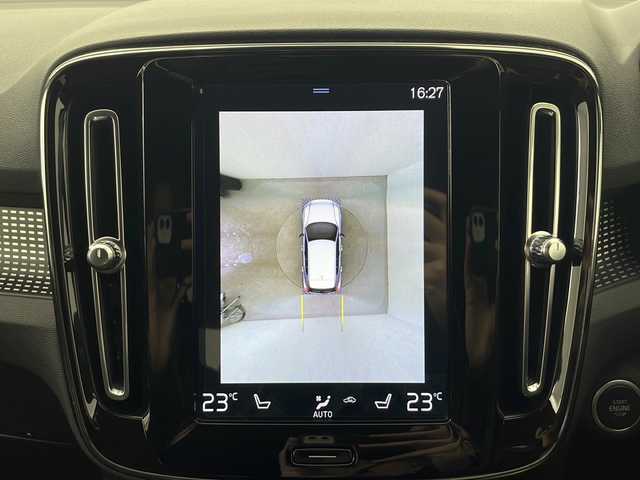 ボルボ ＸＣ４０ B4 AWD Rデザイン 秋田県 2020(令2)年 2.9万km クリスタルホワイトP 4WD/純正ナビ/（FM/フルセグTV/Bluetooth）/全方位カメラ/ハーフレザーシート/ルーフレール/レーンキープアシスト/レーダークルーズコントロール/ブラインドスポットモニター/コーナーセンサー（前後）/コーナリングライト/アクティブ・ベンディング・ライト/ロードサインインフォメーション/ハーマンカードンスピーカー/衝突軽減装置/自動駐車システム/自動発射システム/ビルトインETC/ドライブレコーダー（前後）/全席シートヒーター/前席パワーシート/D席シートメモリー/パワーリアゲート/LEDライト/フォグランプ/オートライト/オートマチックハイビーム/電動格納ミラー/スマートキー/プッシュスタート/純正フロアマット/純正アルミホイール