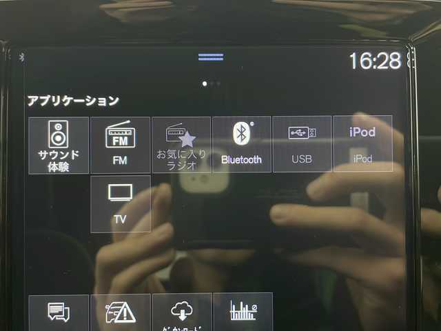 ボルボ ＸＣ４０ B4 AWD Rデザイン 秋田県 2020(令2)年 2.9万km クリスタルホワイトP 4WD/純正ナビ/（FM/フルセグTV/Bluetooth）/全方位カメラ/ハーフレザーシート/ルーフレール/レーンキープアシスト/レーダークルーズコントロール/ブラインドスポットモニター/コーナーセンサー（前後）/コーナリングライト/アクティブ・ベンディング・ライト/ロードサインインフォメーション/ハーマンカードンスピーカー/衝突軽減装置/自動駐車システム/自動発射システム/ビルトインETC/ドライブレコーダー（前後）/全席シートヒーター/前席パワーシート/D席シートメモリー/パワーリアゲート/LEDライト/フォグランプ/オートライト/オートマチックハイビーム/電動格納ミラー/スマートキー/プッシュスタート/純正フロアマット/純正アルミホイール
