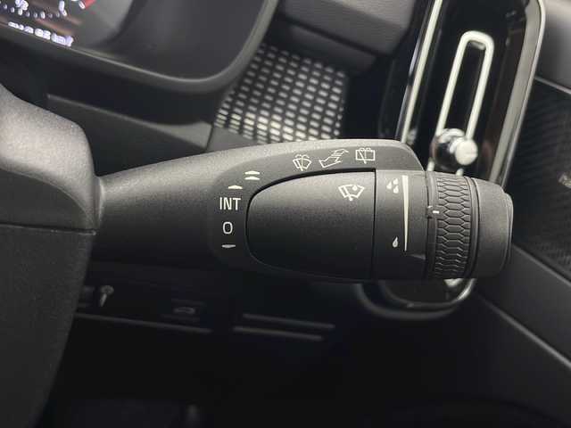 ボルボ ＸＣ４０ B4 AWD Rデザイン 秋田県 2020(令2)年 2.9万km クリスタルホワイトP 4WD/純正ナビ/（FM/フルセグTV/Bluetooth）/全方位カメラ/ハーフレザーシート/ルーフレール/レーンキープアシスト/レーダークルーズコントロール/ブラインドスポットモニター/コーナーセンサー（前後）/コーナリングライト/アクティブ・ベンディング・ライト/ロードサインインフォメーション/ハーマンカードンスピーカー/衝突軽減装置/自動駐車システム/自動発射システム/ビルトインETC/ドライブレコーダー（前後）/全席シートヒーター/前席パワーシート/D席シートメモリー/パワーリアゲート/LEDライト/フォグランプ/オートライト/オートマチックハイビーム/電動格納ミラー/スマートキー/プッシュスタート/純正フロアマット/純正アルミホイール
