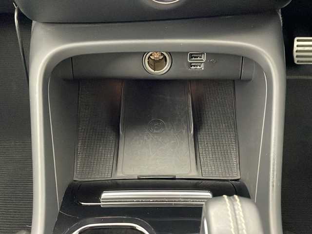 ボルボ ＸＣ４０ B4 AWD Rデザイン 秋田県 2020(令2)年 2.9万km クリスタルホワイトP 4WD/純正ナビ/（FM/フルセグTV/Bluetooth）/全方位カメラ/ハーフレザーシート/ルーフレール/レーンキープアシスト/レーダークルーズコントロール/ブラインドスポットモニター/コーナーセンサー（前後）/コーナリングライト/アクティブ・ベンディング・ライト/ロードサインインフォメーション/ハーマンカードンスピーカー/衝突軽減装置/自動駐車システム/自動発射システム/ビルトインETC/ドライブレコーダー（前後）/全席シートヒーター/前席パワーシート/D席シートメモリー/パワーリアゲート/LEDライト/フォグランプ/オートライト/オートマチックハイビーム/電動格納ミラー/スマートキー/プッシュスタート/純正フロアマット/純正アルミホイール